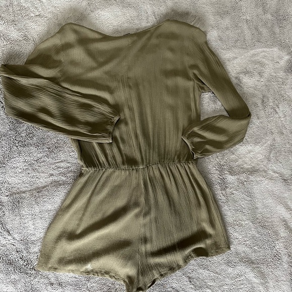Forever 21 Long Sleeve Romper - Picture 3 of 3